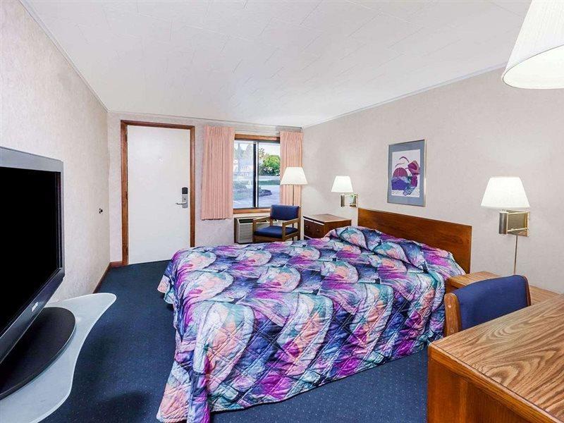 Knights Inn Mackinaw City Extérieur photo