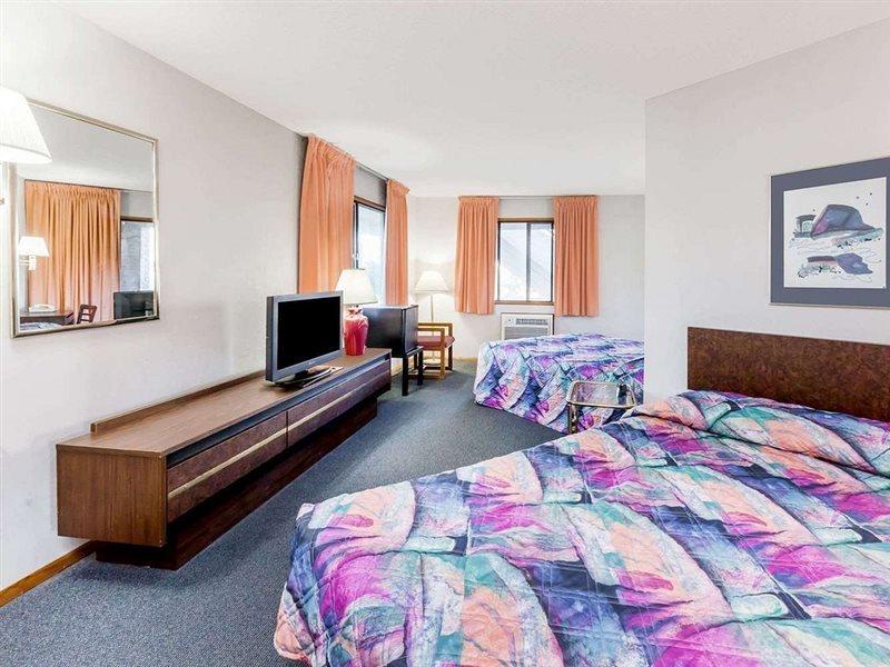 Knights Inn Mackinaw City Extérieur photo
