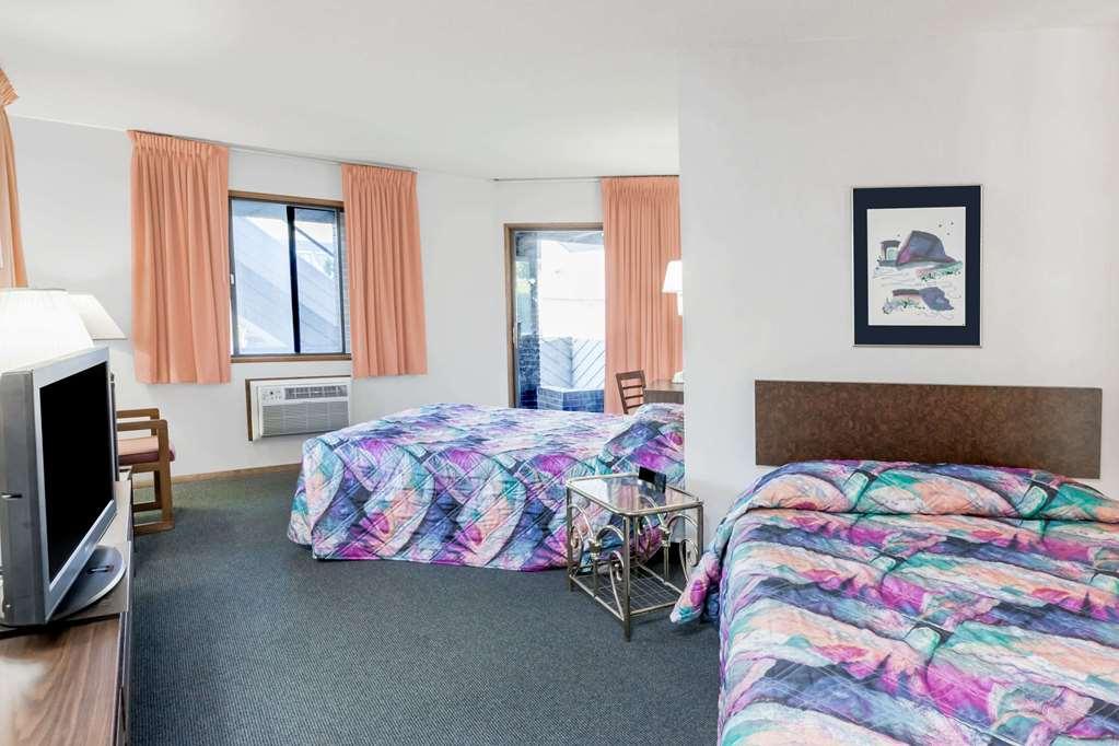 Knights Inn Mackinaw City Chambre photo