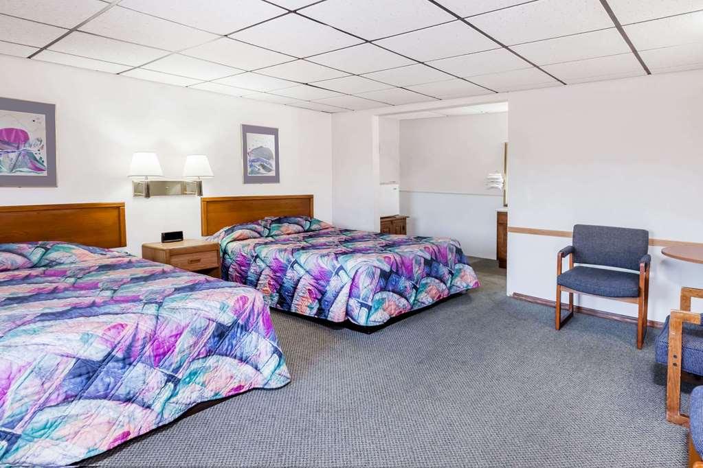 Knights Inn Mackinaw City Chambre photo