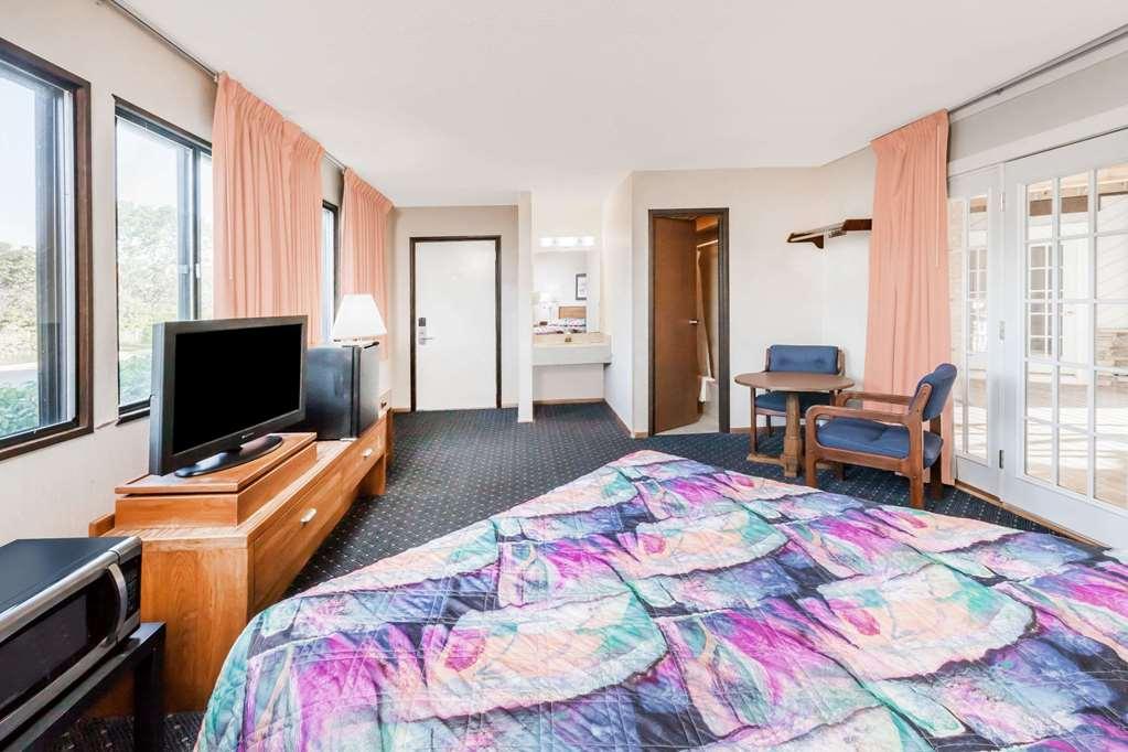 Knights Inn Mackinaw City Chambre photo
