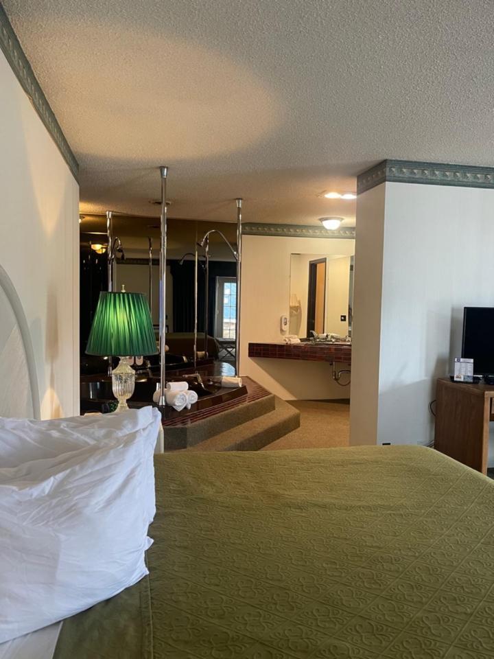 Knights Inn Mackinaw City Extérieur photo