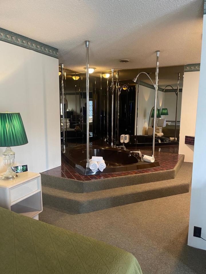 Knights Inn Mackinaw City Extérieur photo