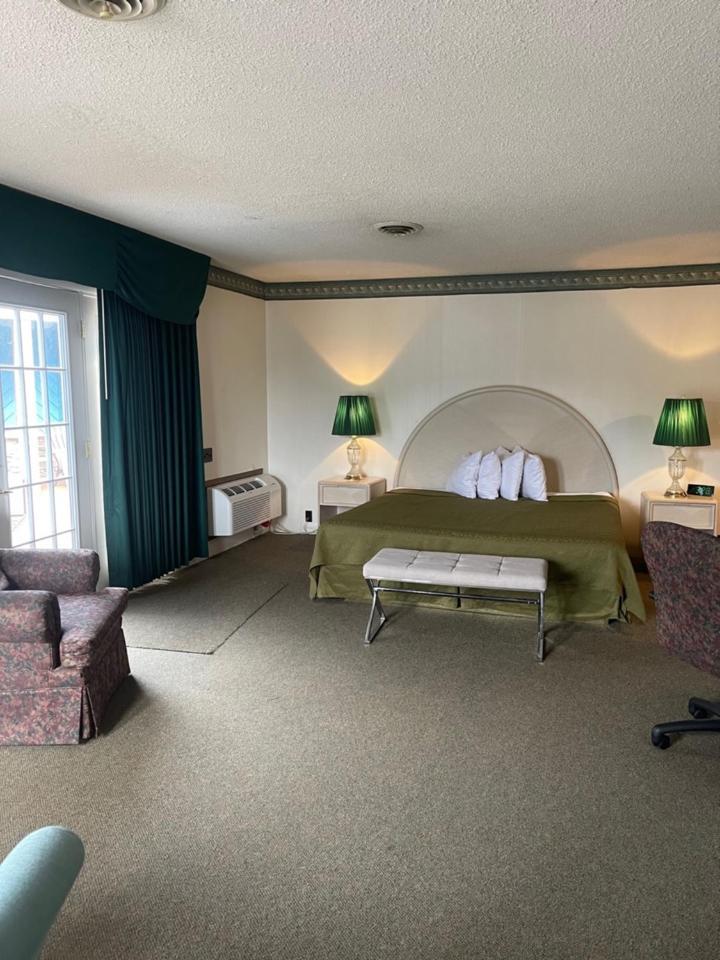 Knights Inn Mackinaw City Extérieur photo