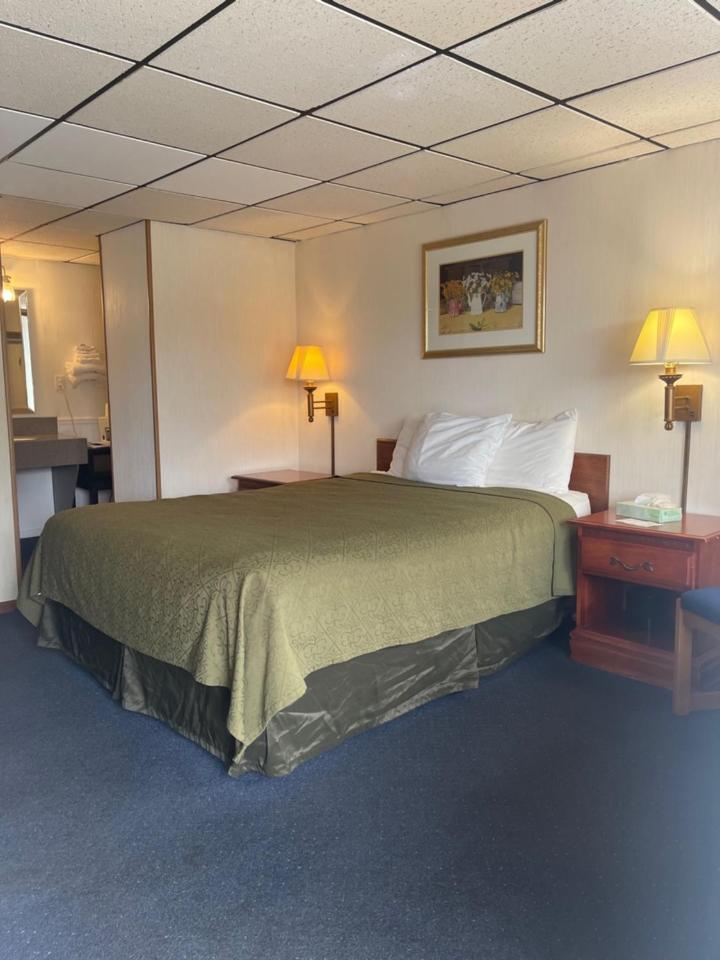 Knights Inn Mackinaw City Extérieur photo