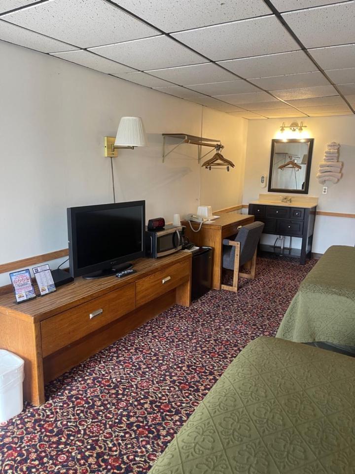 Knights Inn Mackinaw City Extérieur photo