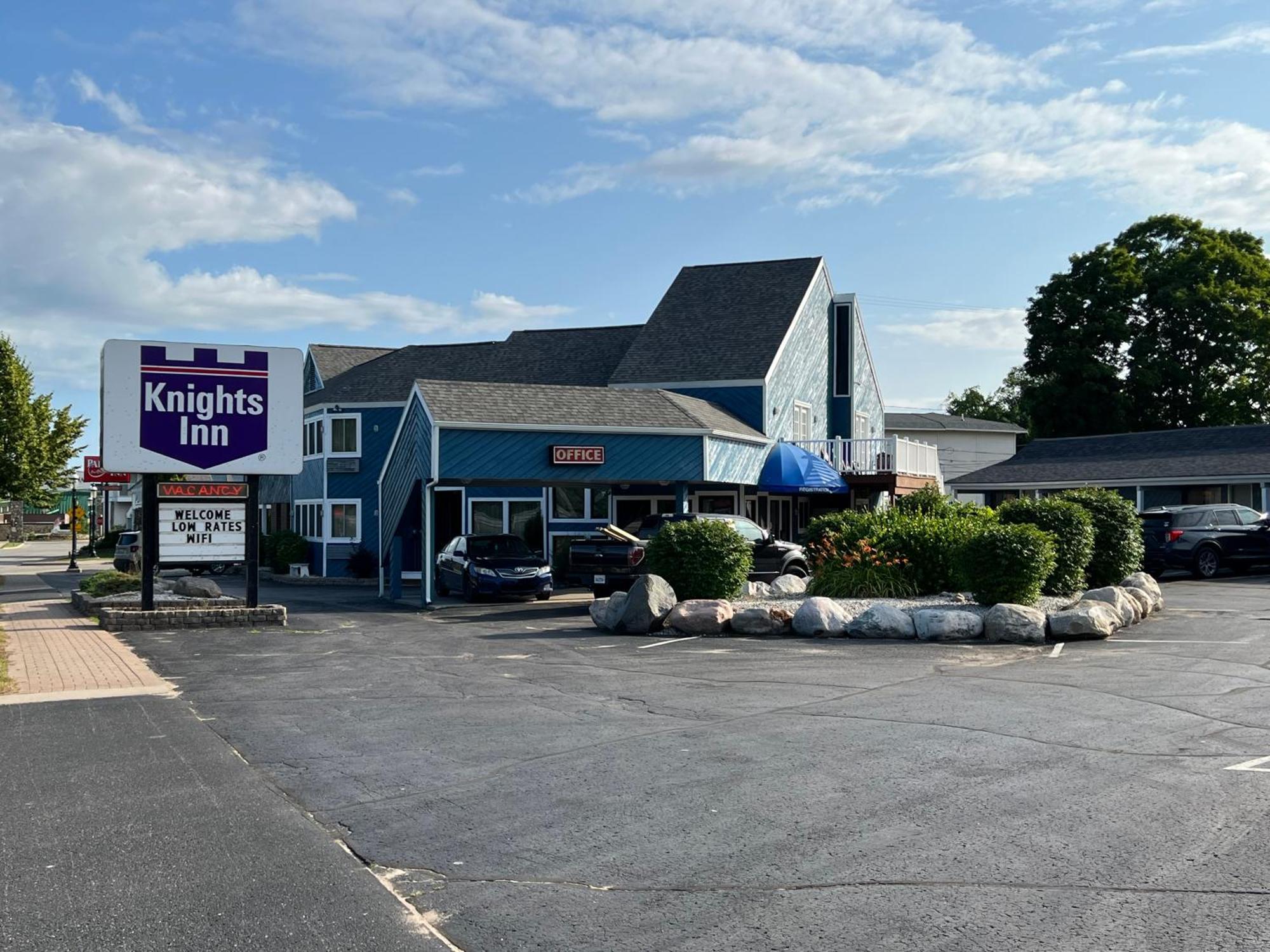 Knights Inn Mackinaw City Extérieur photo