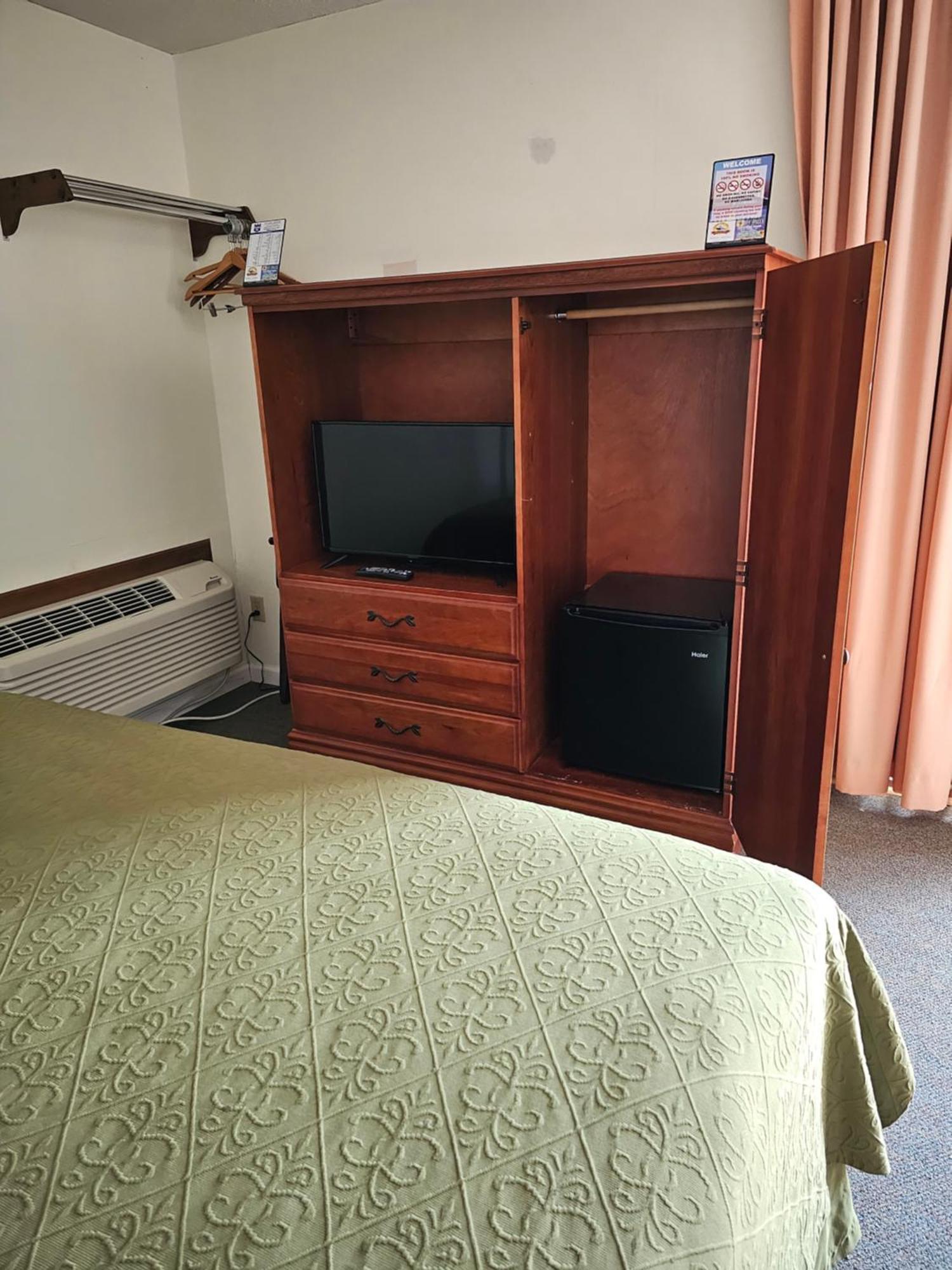 Knights Inn Mackinaw City Extérieur photo