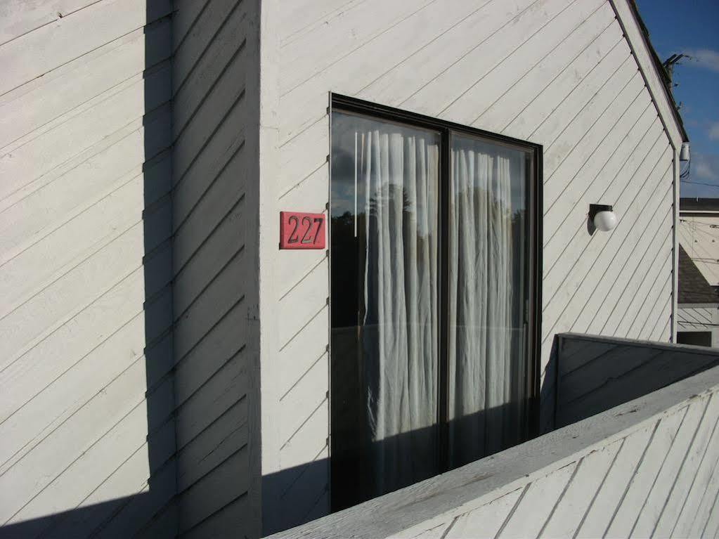 Knights Inn Mackinaw City Extérieur photo