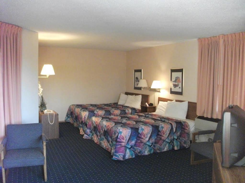 Knights Inn Mackinaw City Extérieur photo
