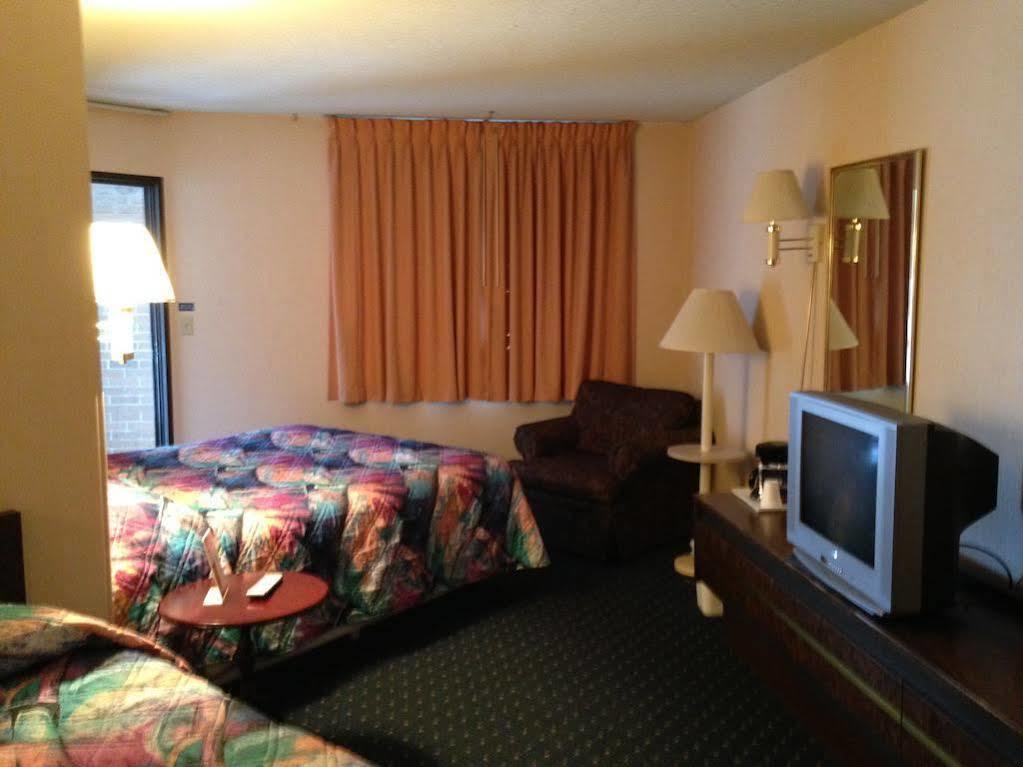 Knights Inn Mackinaw City Extérieur photo