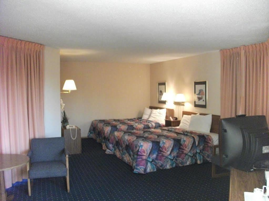Knights Inn Mackinaw City Extérieur photo