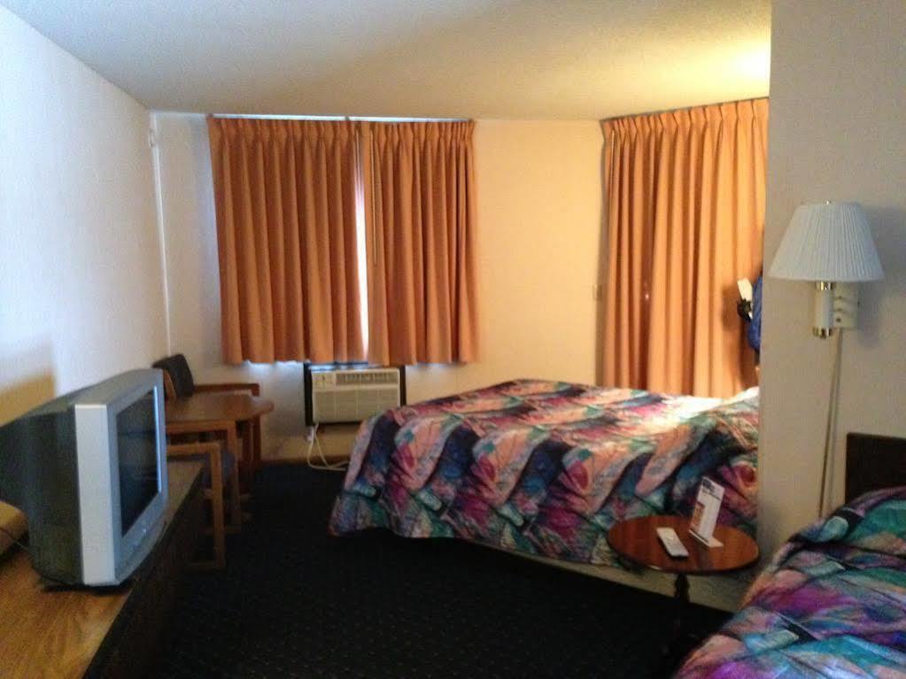 Knights Inn Mackinaw City Extérieur photo
