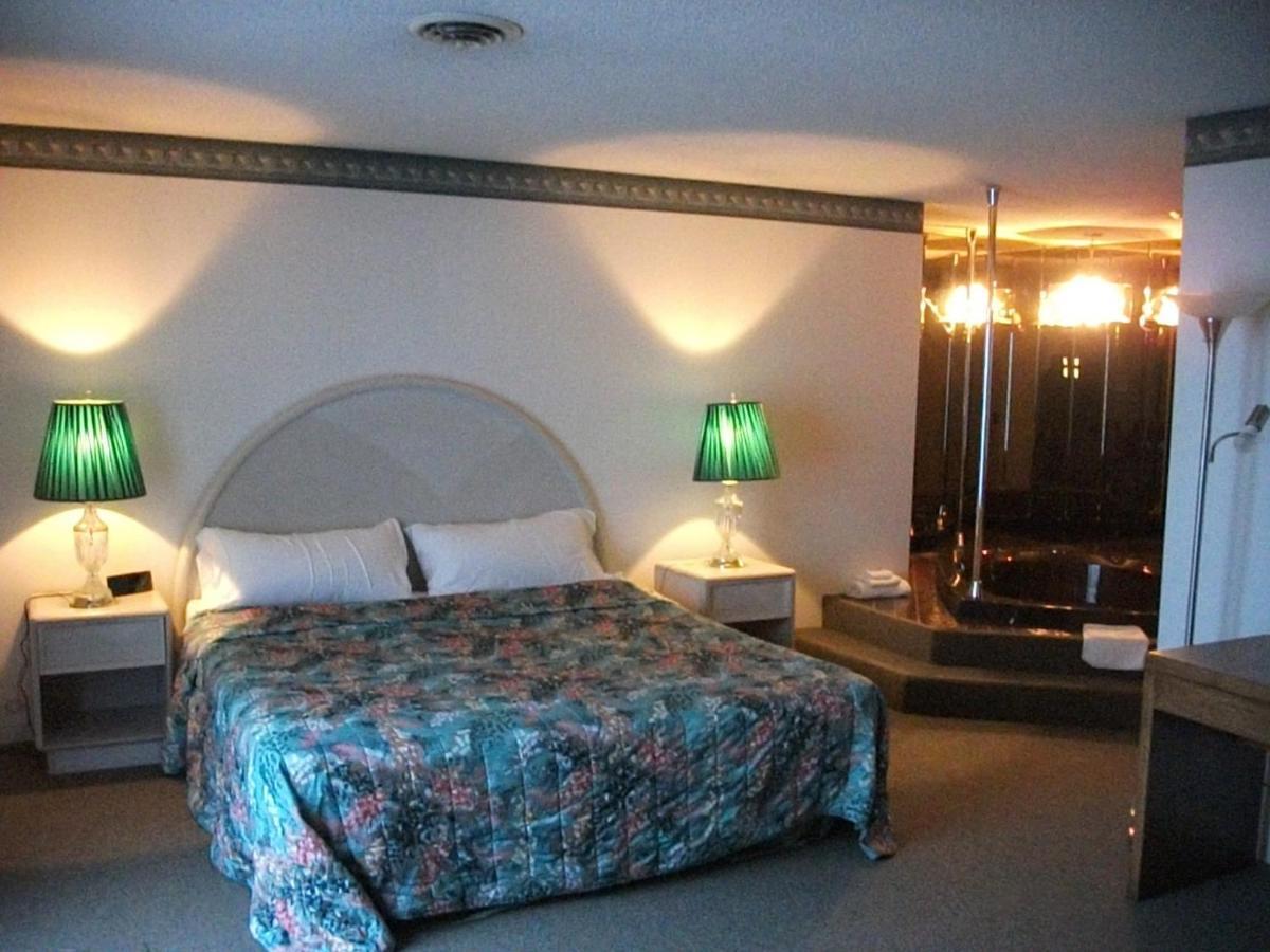 Knights Inn Mackinaw City Chambre photo