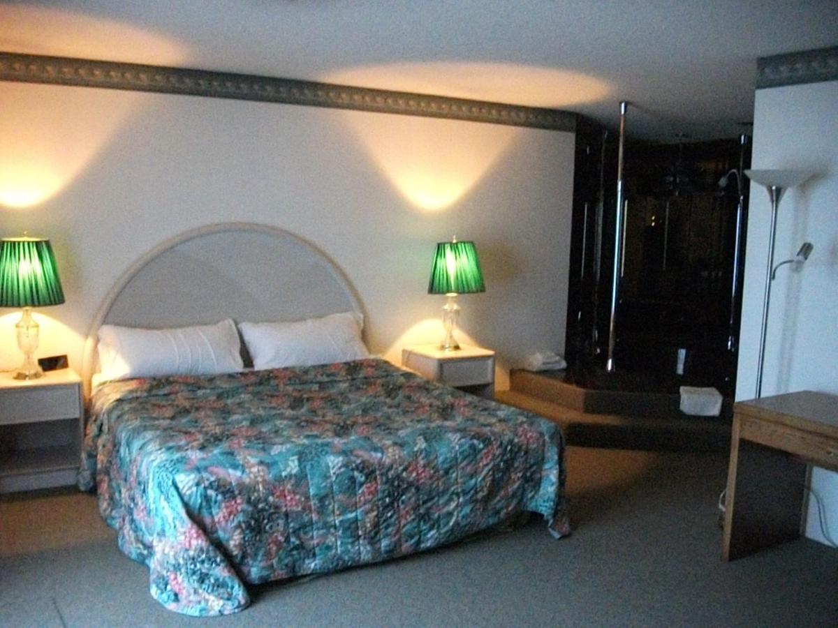 Knights Inn Mackinaw City Chambre photo