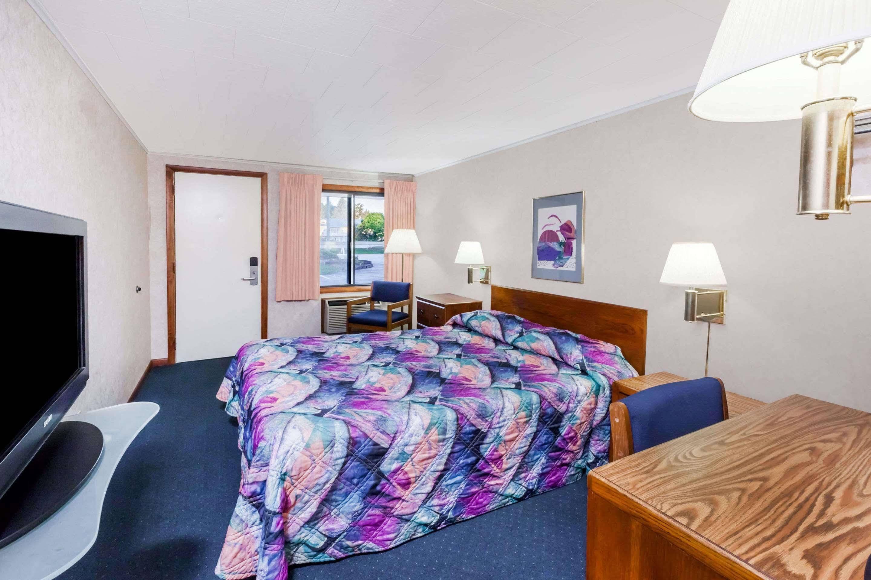 Knights Inn Mackinaw City Extérieur photo